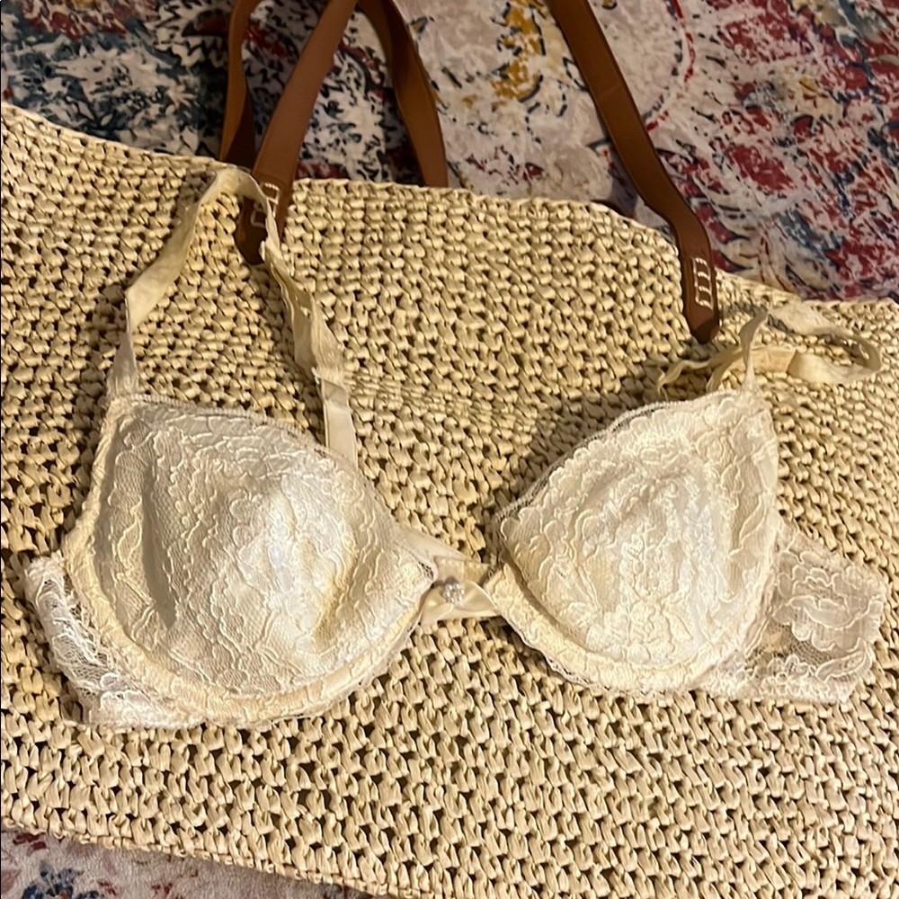 Cacique Vintage Elegant Cream Lace Bra